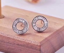 Load image into Gallery viewer, Certified 0.60ctw Natural Diamond Earrings 18K Gold