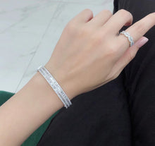 Load image into Gallery viewer, 8.11ctw Natural Diamond Bangle in 18K Gold