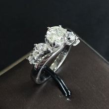 Load image into Gallery viewer, 1.412ctw Certified Diamond Ring PT900