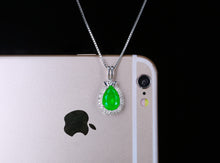Load image into Gallery viewer, GIL Certified 3.20ct Colombian Natural Emerald Pendant