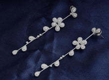 Load image into Gallery viewer, Certified 2.68ctw Natural Diamond Flowers Earrings 18K Gold