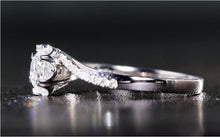 Load image into Gallery viewer, 1.01ct G VS2 Round Diamond Ring