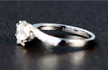 Load image into Gallery viewer, 1.01ct G VS2 Round Diamond Ring