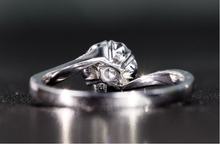 Load image into Gallery viewer, 1.01ct G VS2 Round Diamond Ring