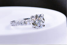 Load image into Gallery viewer, 0.50ct I-J VS1 Round Diamond Ring