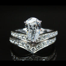 Load image into Gallery viewer, 1.00ct D VS1 Pear Diamond Ring