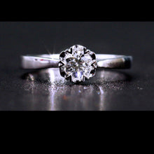 Load image into Gallery viewer, 0.50ct E VVS2 Round Diamond Ring