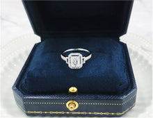 Load image into Gallery viewer, 1.01ct G VS2 Emerald Diamond Ring