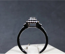 Load image into Gallery viewer, 1.01ct G VS2 Emerald Diamond Ring