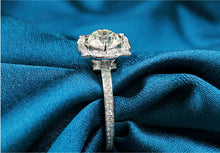 Load image into Gallery viewer, 0.80ct D VS2 Round Diamond Ring