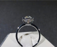 Load image into Gallery viewer, 0.80ct D VS2 Round Diamond Ring