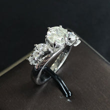 Load image into Gallery viewer, 1.412ctw Certified Diamond Ring PT900
