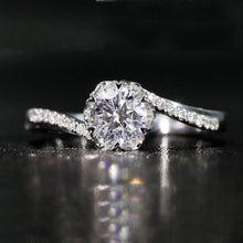 Load image into Gallery viewer, 1.01ct G VS2 Round Diamond Ring
