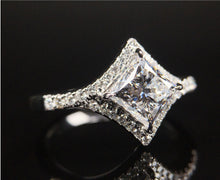 Load image into Gallery viewer, 1.17ctw D VVS2 Rectangle Diamond Ring
